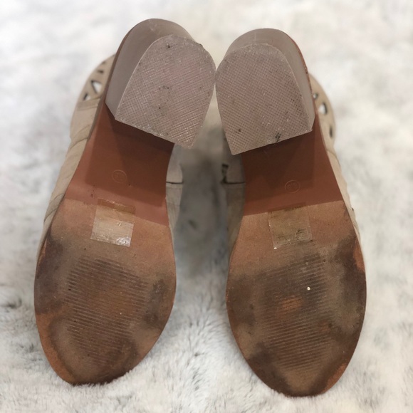 Yoki Laser cut block heel sandals. Size 8.5 - Picture 5 of 5